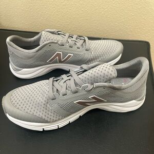 New Balance Mesh Lace Up Sneakers 700 Gray/Champ. - size 6